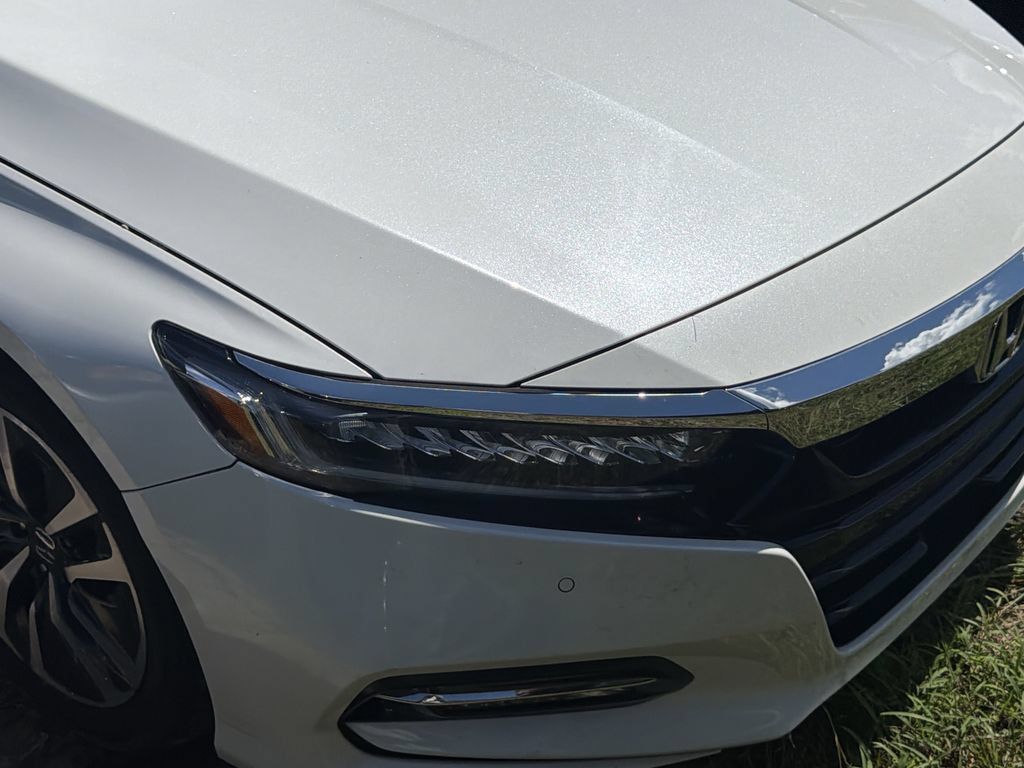 Used 2020 Honda Accord Touring image 2