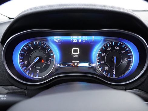 Certified 2017 Chrysler 300 Limited image 29