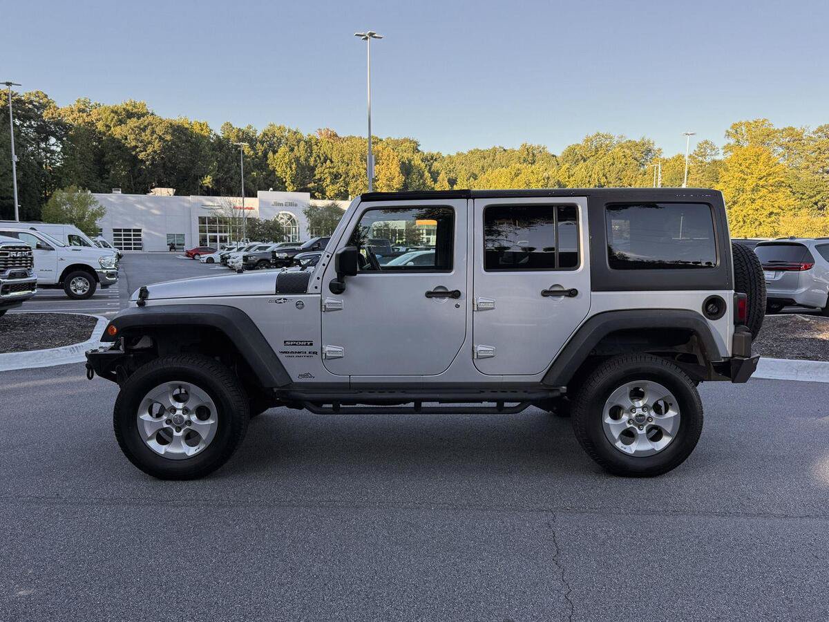 Used 2012 Jeep Wrangler Unlimited Sport AWD/4WD image 2