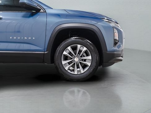 New 2026 Chevrolet Equinox LT w/ Safety and Technology Package FWD image 9