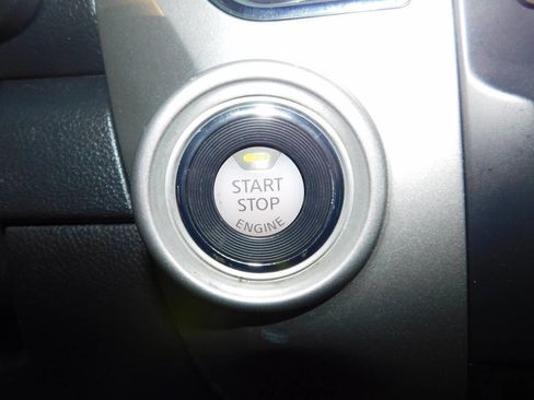 Used 2019 Nissan Titan SV w/ SV Convenience Package image 10