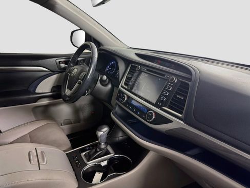Used 2018 Toyota Highlander Limited FWD image 32