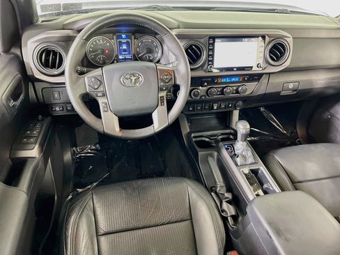 Used 2020 Toyota Tacoma TRD Sport w/ TRD Premium Sport Package AWD/4WD image 22