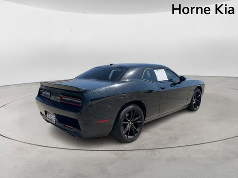 Used 2017 Dodge Challenger SXT w/ Blacktop Package image 4