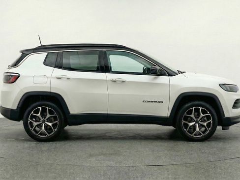 Used 2025 Jeep Compass Limited AWD/4WD image 11