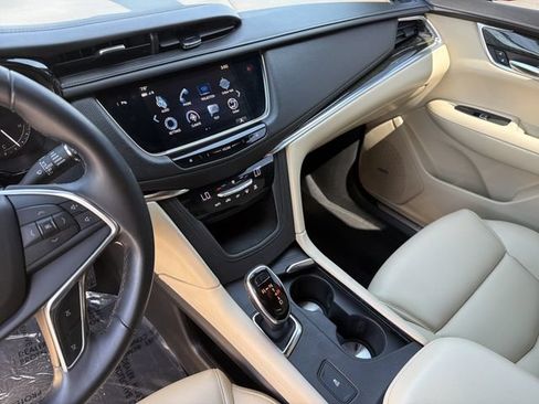 Used 2018 Cadillac XT5 FWD image 30