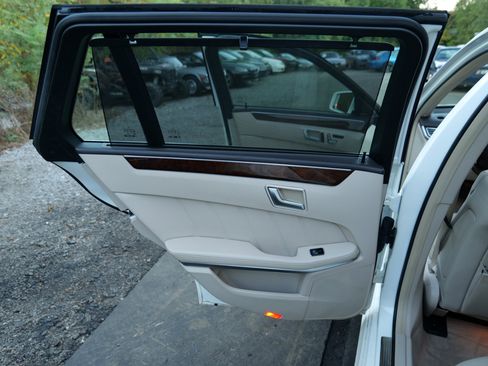 Used 2014 Mercedes-Benz E 350 4MATIC Wagon image 44