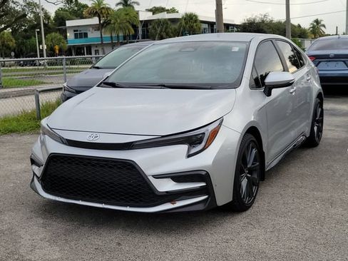 Used 2025 Toyota Corolla SE FWD image 2