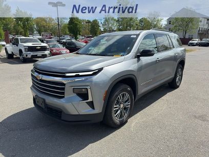 Used 2025 Chevrolet Traverse LT