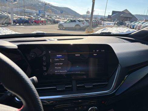 Used 2024 Chevrolet Trax RS w/ Sunroof Package image 14