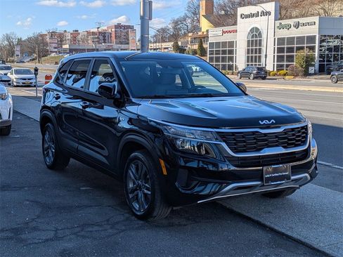 Certified 2023 Kia Seltos LX image 4