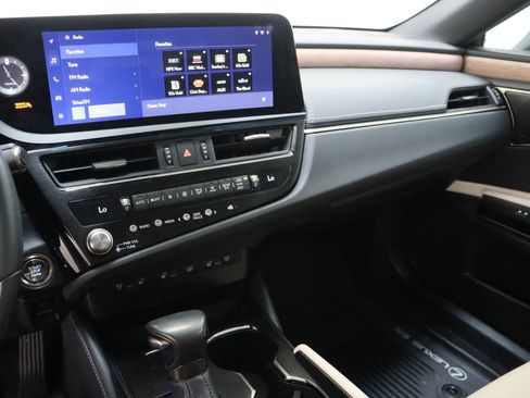 Used 2025 Lexus ES 350 Ultra Luxury w/ Accessory Package (Z2) FWD image 16