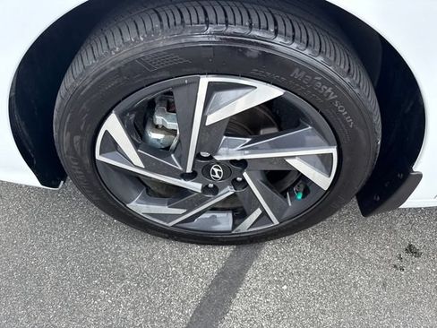 Certified 2025 Hyundai Elantra Sport FWD image 36