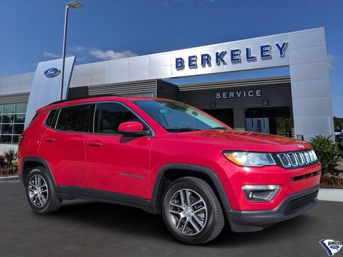 Used 2018 Jeep Compass Latitude FWD image 1
