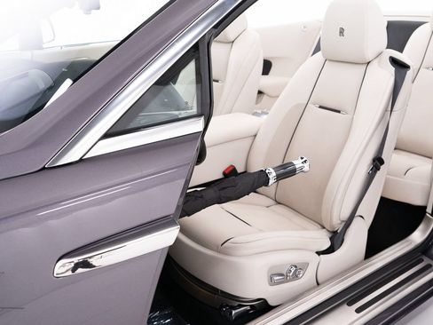 Certified 2018 Rolls-Royce Dawn RWD image 31