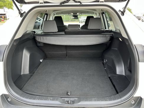 Used 2025 Toyota RAV4 XLE FWD image 28