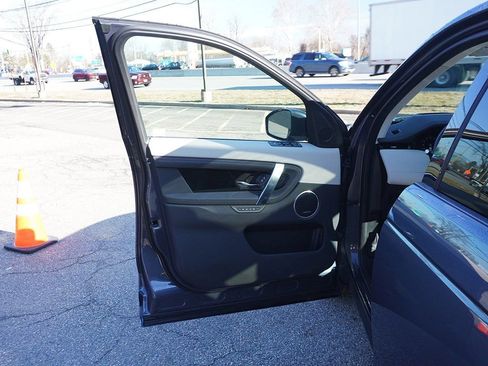 Used 2024 Land Rover Discovery Sport S image 28