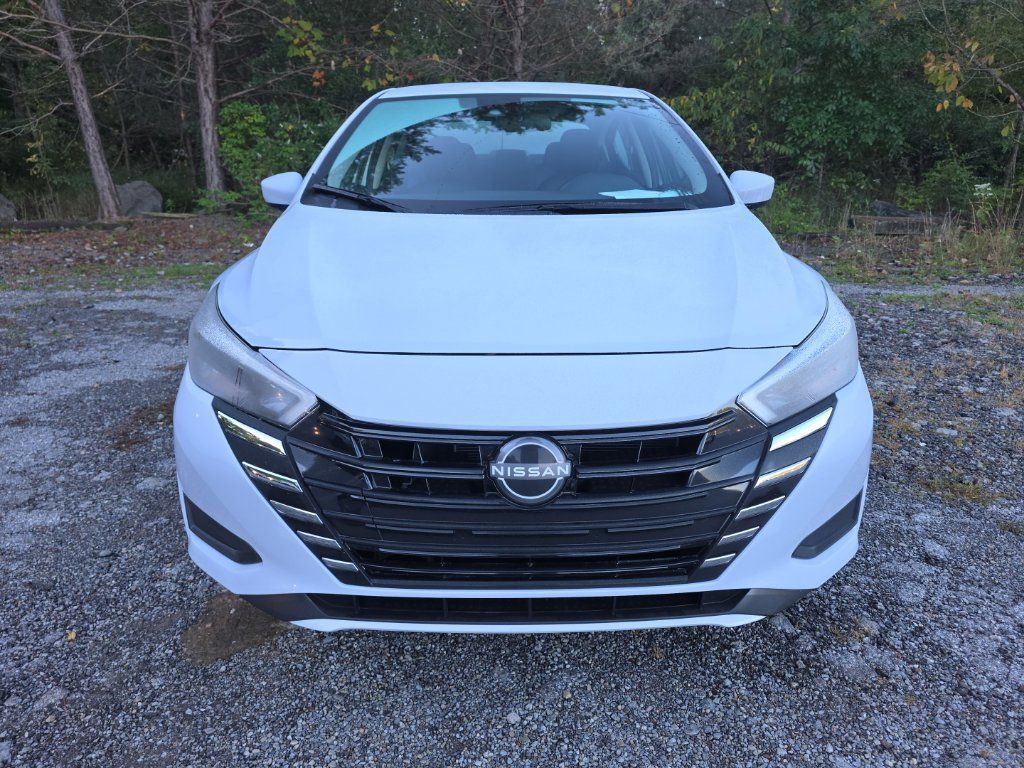 Used 2025 Nissan Versa SV FWD image 2
