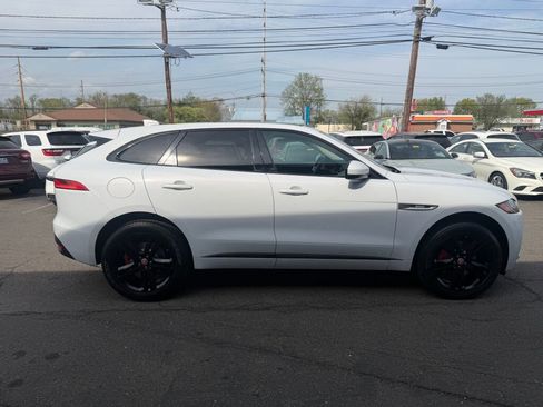 Used 2017 Jaguar F-PACE R-Sport image 8