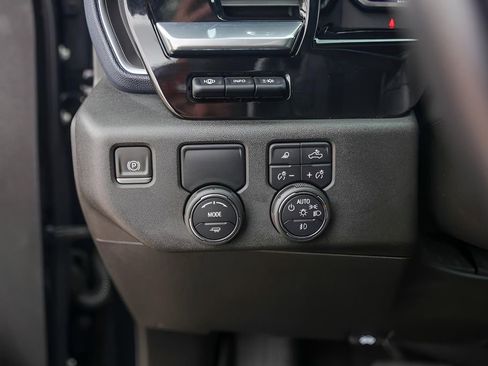 Certified 2023 Chevrolet Silverado 1500 High Country w/ Technology Package image 18