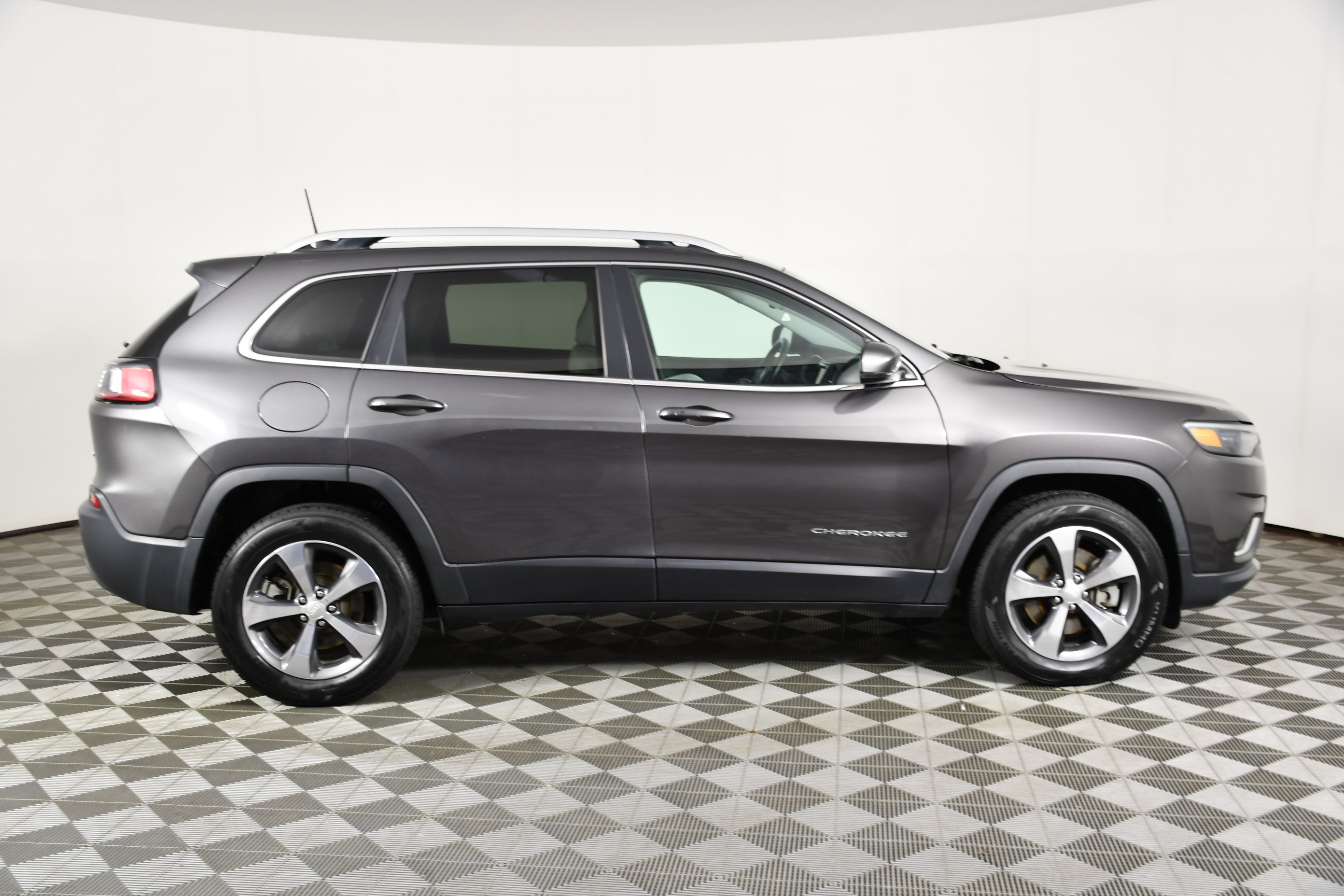 Used 2020 Jeep Cherokee Limited AWD/4WD image 5