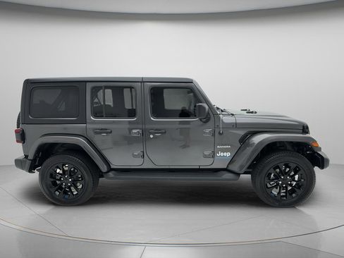 Used 2023 Jeep Wrangler Unlimited Sahara w/ Cold Weather Group AWD/4WD image 3
