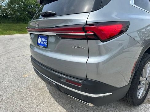 Used 2025 Buick Enclave Preferred AWD/4WD image 14