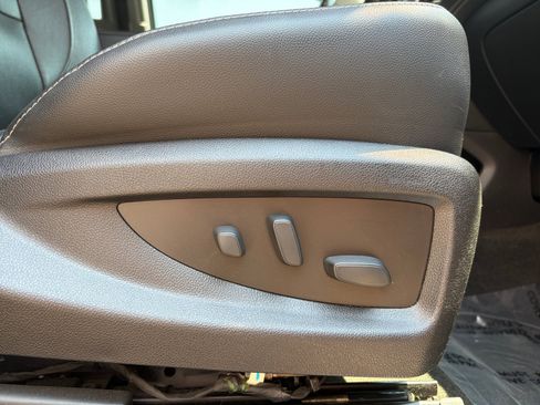 Used 2018 Chevrolet Suburban Premier AWD/4WD image 30