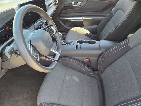 Used 2025 Ford Mustang Coupe RWD image 17