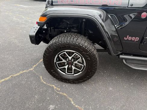 Used 2024 Jeep Gladiator Rubicon AWD/4WD image 10