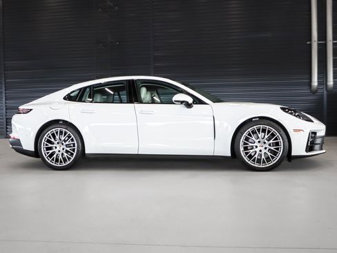 Certified 2025 Porsche Panamera image 11