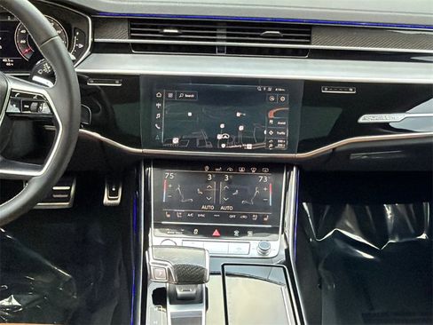 Used 2020 Audi S8 L image 23