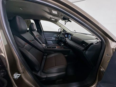 Used 2025 Nissan Kicks SR image 32