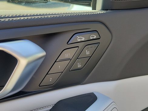 New 2026 BMW X6 xDrive40i w/ Climate Comfort Package image 16