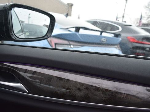 Used 2023 BMW 530e xDrive w/ Executive Package image 21