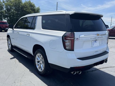Used 2022 Chevrolet Suburban Premier AWD/4WD image 12