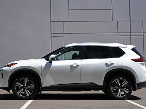 Used 2024 Nissan Rogue SL w/ SL Premium Package FWD image 8