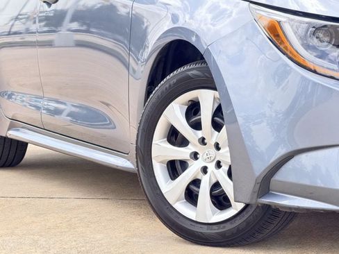 Used 2025 Toyota Corolla LE FWD image 11