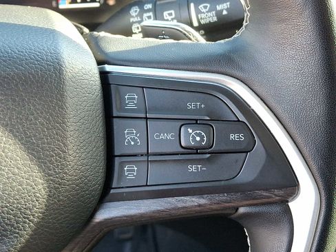 Used 2022 Jeep Grand Cherokee L Limited w/ Luxury Tech Group II image 24