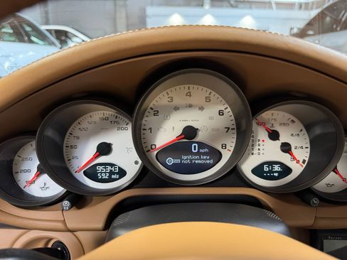 Used 2006 Porsche 911 Carrera RWD image 36