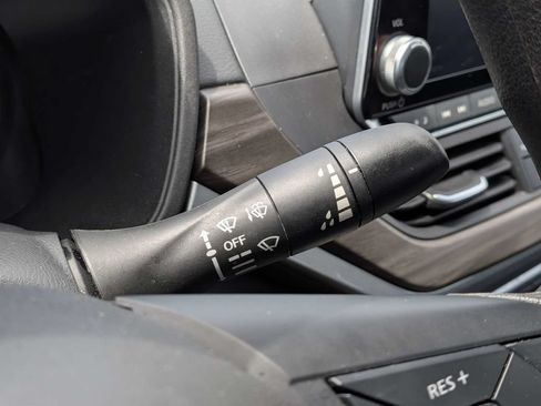 Used 2025 Nissan Altima 2.5 SV FWD image 25