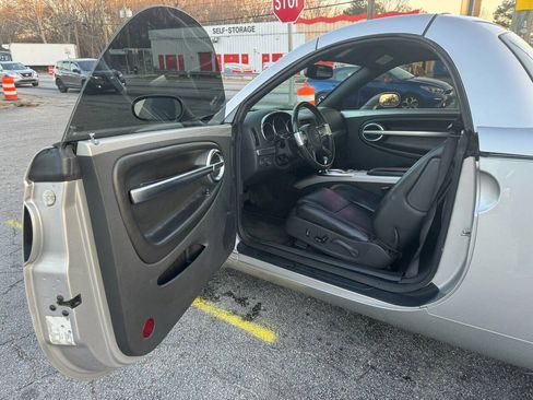 Used 2004 Chevrolet SSR w/ Preferred Equipment Group RWD image 9