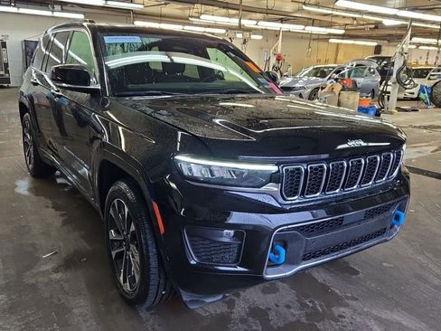 Used 2022 Jeep Grand Cherokee Overland AWD/4WD image 3