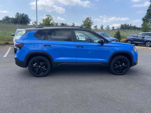 New 2025 Volkswagen Taos SE image 10