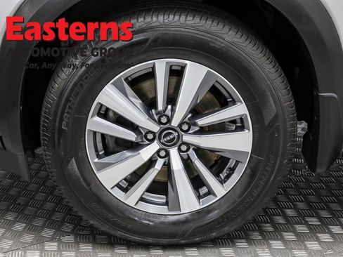 Used 2023 Nissan Pathfinder SL image 32