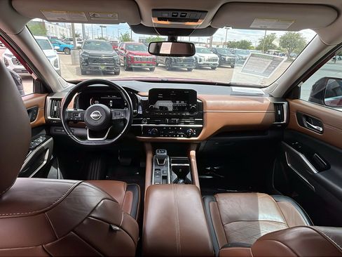 Used 2022 Nissan Pathfinder Platinum w/ Cargo Package FWD image 25