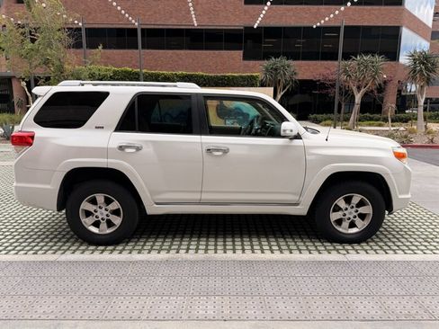 Used 2010 Toyota 4Runner SR5 AWD/4WD image 4