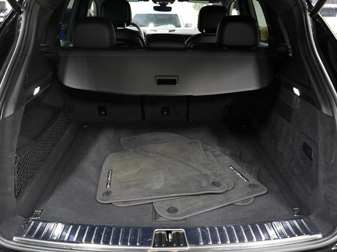 Used 2024 Porsche Cayenne AWD/4WD image 16