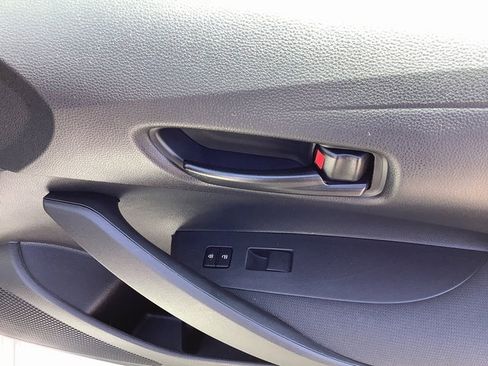 Used 2023 Toyota Corolla LE image 38