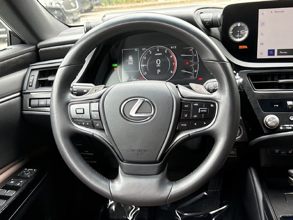 Used 2025 Lexus ES 300h w/ Premium Package FWD image 11